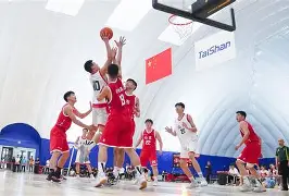 泰山球迷在看台上做出的不当行为 泰山球迷在看台上做出的不当行为